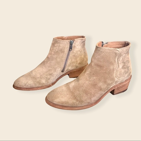 Frye Carson Piping Beige Suede Leather Low Heel Classic Minimalist Ankle Booties - Picture 8 of 16